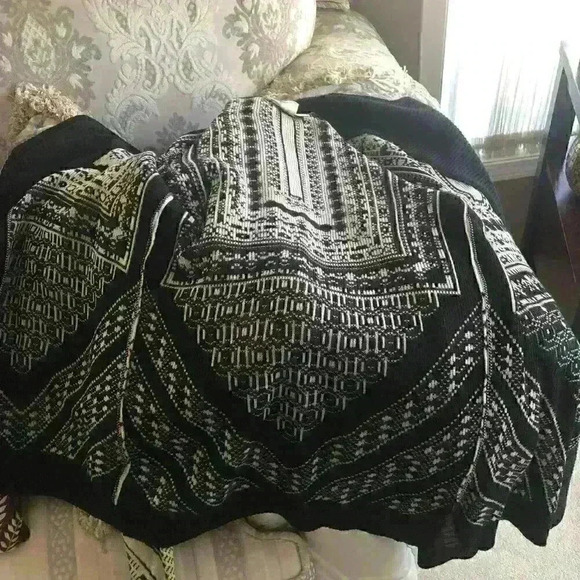 Staring at  Stars Intarsia Aztec Drape Cardigan - Picture 6 of 11